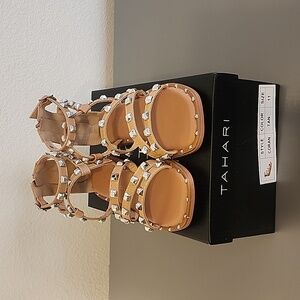 NIB Girls Tahari Sandals sz 11